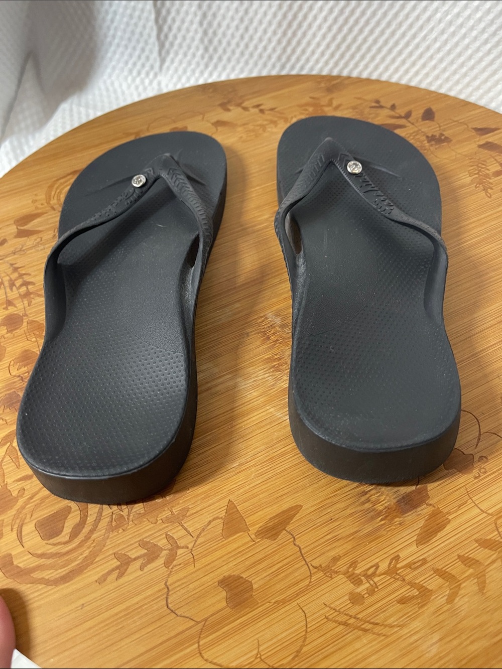 Archie's Women's Black Cushioned Flip Flop Sandals with Crystal size 5 - Picture 3 of 6